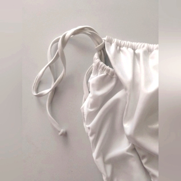 Good American Foiled Tiny Ties Bikini Bottom in Metallic White. Size 7 - Picture 8 of 13
